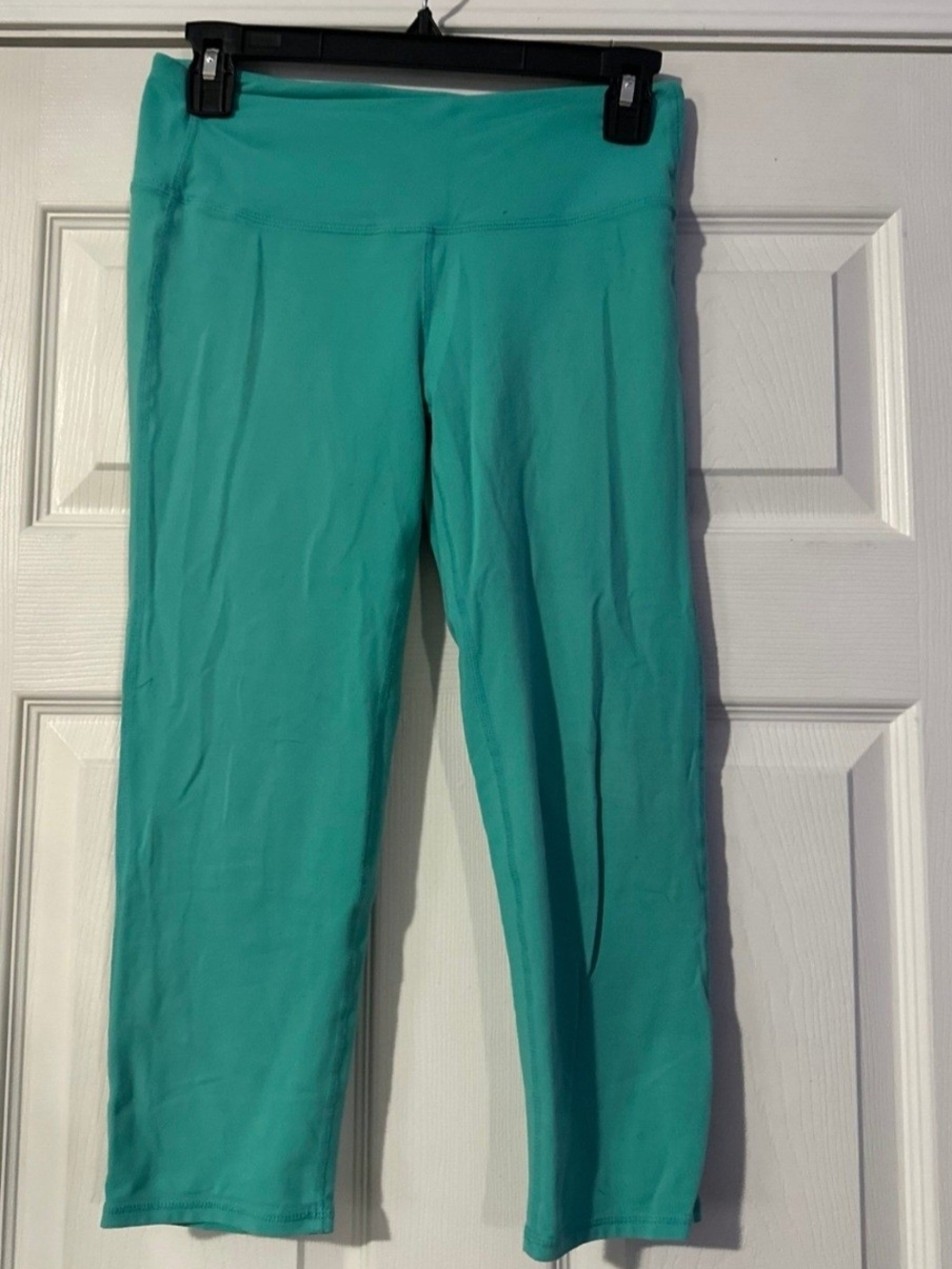 Athleta Teal Capri Workout Pants are a size Small.